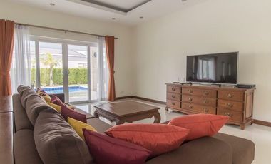 Luxurious 3-Bedroom, 3-Bathroom Pool Villa in Palm Villas