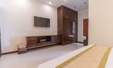 Luxurious 3-Bedroom, 3-Bathroom Pool Villa in Palm Villas