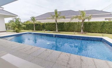 Luxurious 3-Bedroom, 3-Bathroom Pool Villa in Palm Villas
