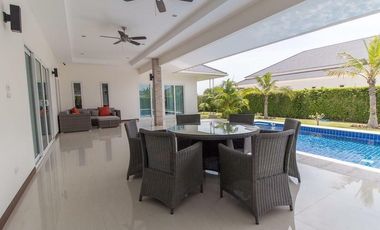 Luxurious 3-Bedroom, 3-Bathroom Pool Villa in Palm Villas