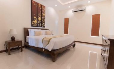 Luxurious 3-Bedroom, 3-Bathroom Pool Villa in Palm Villas