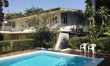6 Bedroom Villa for sale in Khlong Tan Nuea, Bangkok