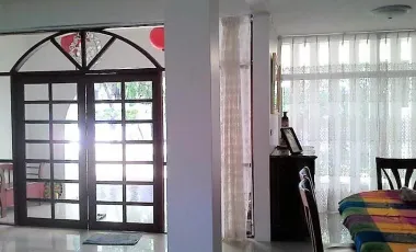 6 Bedroom Villa for sale in Khlong Tan Nuea, Bangkok