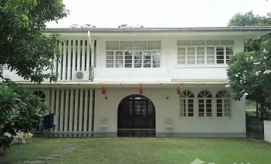 6 Bedroom Villa for sale in Khlong Tan Nuea, Bangkok