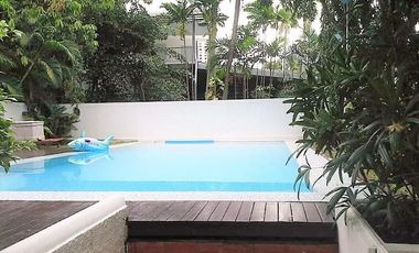 6 Bedroom Villa for sale in Khlong Tan Nuea, Bangkok