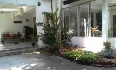 6 Bedroom Villa for sale in Khlong Tan Nuea, Bangkok