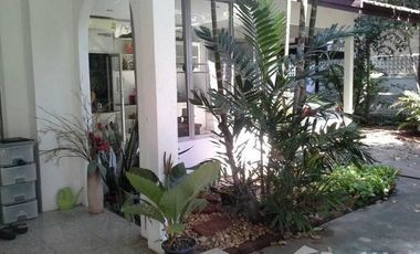 6 Bedroom Villa for sale in Khlong Tan Nuea, Bangkok