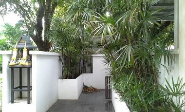 6 Bedroom Villa for sale in Khlong Tan Nuea, Bangkok