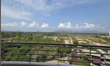 Beachfront Condo with Stunning Sea and Mountain Views