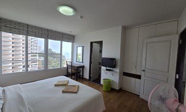 Beachfront Condo with Stunning Sea and Mountain Views