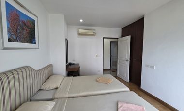 Beachfront Condo with Stunning Sea and Mountain Views