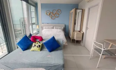 Perfectly Proportioned 1-Bedroom: Great Balcony and View