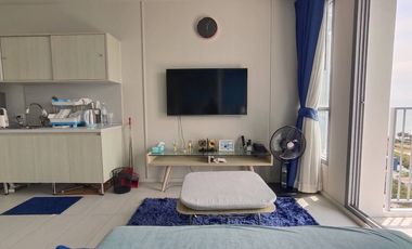 Perfectly Proportioned 1-Bedroom: Great Balcony and View