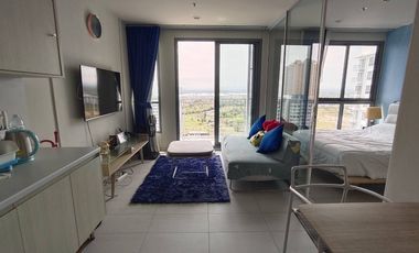 Perfectly Proportioned 1-Bedroom: Great Balcony and View