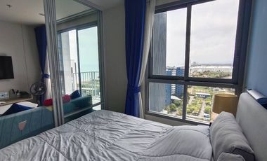 Perfectly Proportioned 1-Bedroom: Great Balcony and View
