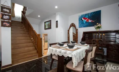 3 Bedroom house with 3 Bathrooms and a day room