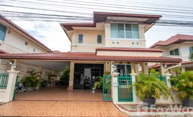 3 Bedroom house with 3 Bathrooms and a day room