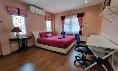 3 Bedroom house with 3 Bathrooms and a day room