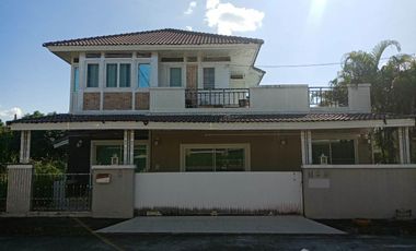 4-Bed Villa Oasis: Escape to San Pu Loei!