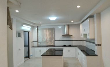 4-Bed Villa Oasis: Escape to San Pu Loei!