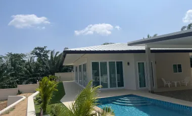 Enjoy Luxury Living in this 3BR Villa: ฿25M in Phuket Town!