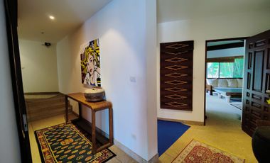 Live Life to the Fullest in Magnificent Palm Hills Golf Villa