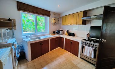 Live Life to the Fullest in Magnificent Palm Hills Golf Villa
