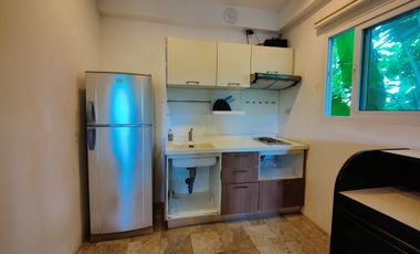Live Life to the Fullest in Magnificent Palm Hills Golf Villa