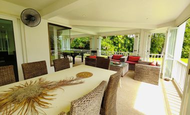 Live Life to the Fullest in Magnificent Palm Hills Golf Villa