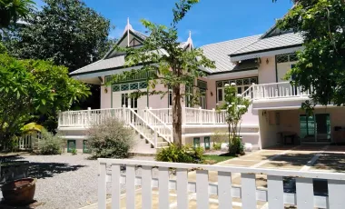 Thai Style Modern House, Beach Access 5 minutes walks.