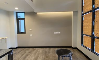 FOR RENT: Stylish 1-Bedroom Loft-Style Condo