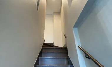 FOR RENT: Stylish 1-Bedroom Loft-Style Condo
