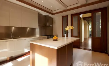 5 Bedroom Villa for sale in Khlong Tan Nuea, Bangkok