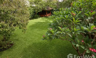 5 Bedroom Villa for sale in Khlong Tan Nuea, Bangkok