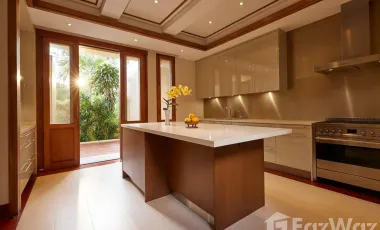 5 Bedroom Villa for sale in Khlong Tan Nuea, Bangkok