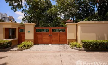 5 Bedroom Villa for sale in Khlong Tan Nuea, Bangkok