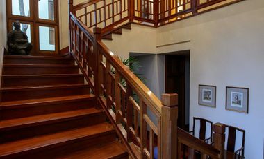 5 Bedroom Villa for sale in Khlong Tan Nuea, Bangkok