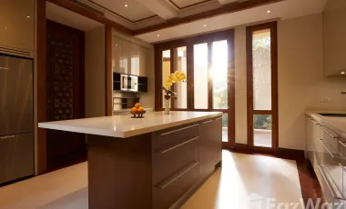 5 Bedroom Villa for sale in Khlong Tan Nuea, Bangkok