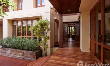 5 Bedroom Villa for sale in Khlong Tan Nuea, Bangkok