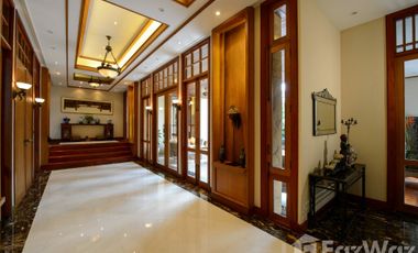 5 Bedroom Villa for sale in Khlong Tan Nuea, Bangkok