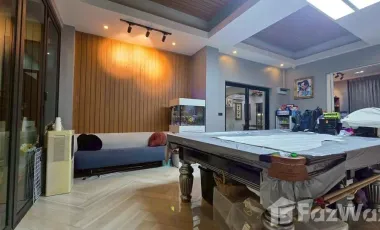 Super Rare Corner House with Private Pool Close to garden