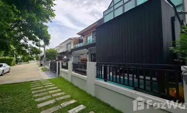 Super Rare Corner House with Private Pool Close to garden