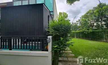 Super Rare Corner House with Private Pool Close to garden