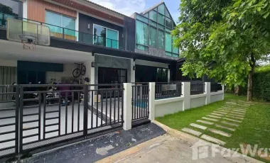 Super Rare Corner House with Private Pool Close to garden