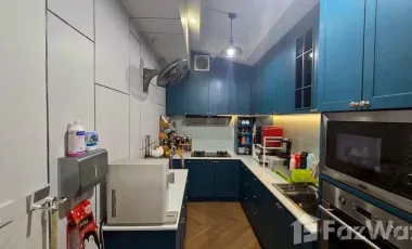 Super Rare Corner House with Private Pool Close to garden