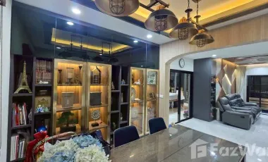 Super Rare Corner House with Private Pool Close to garden