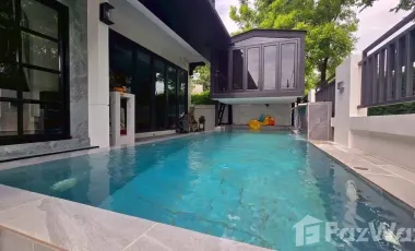 Super Rare Corner House with Private Pool Close to garden
