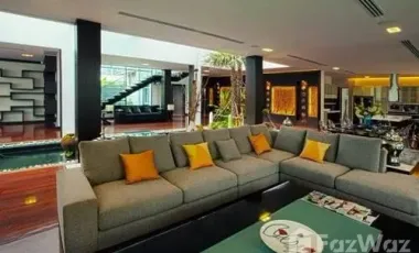 4 Bedroom Villa for sale in Phra Khanong Nuea, Bangkok