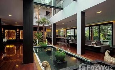 4 Bedroom Villa for sale in Phra Khanong Nuea, Bangkok