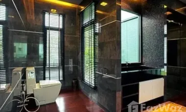 4 Bedroom Villa for sale in Phra Khanong Nuea, Bangkok